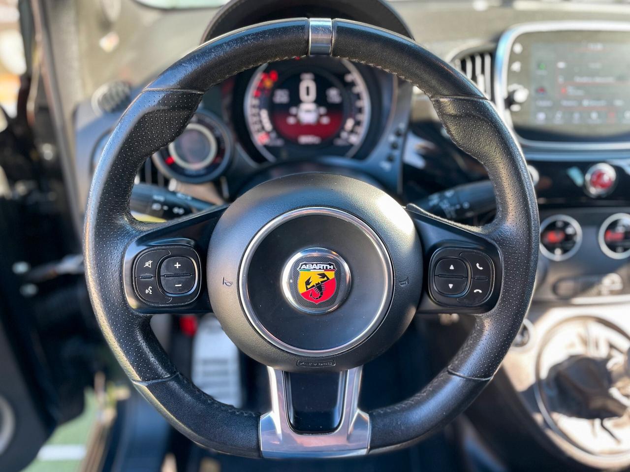 Abarth 595 1.4 Turbo T-Jet 165 CV Scorpioneoro