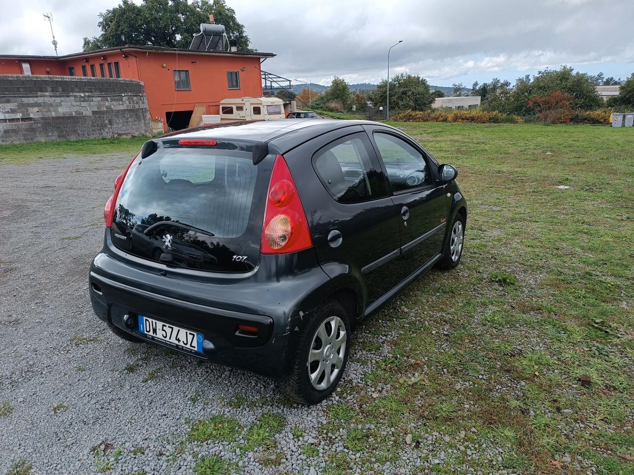 Peugeot 107 1.0 68CV 5p. Sweet Years automatico