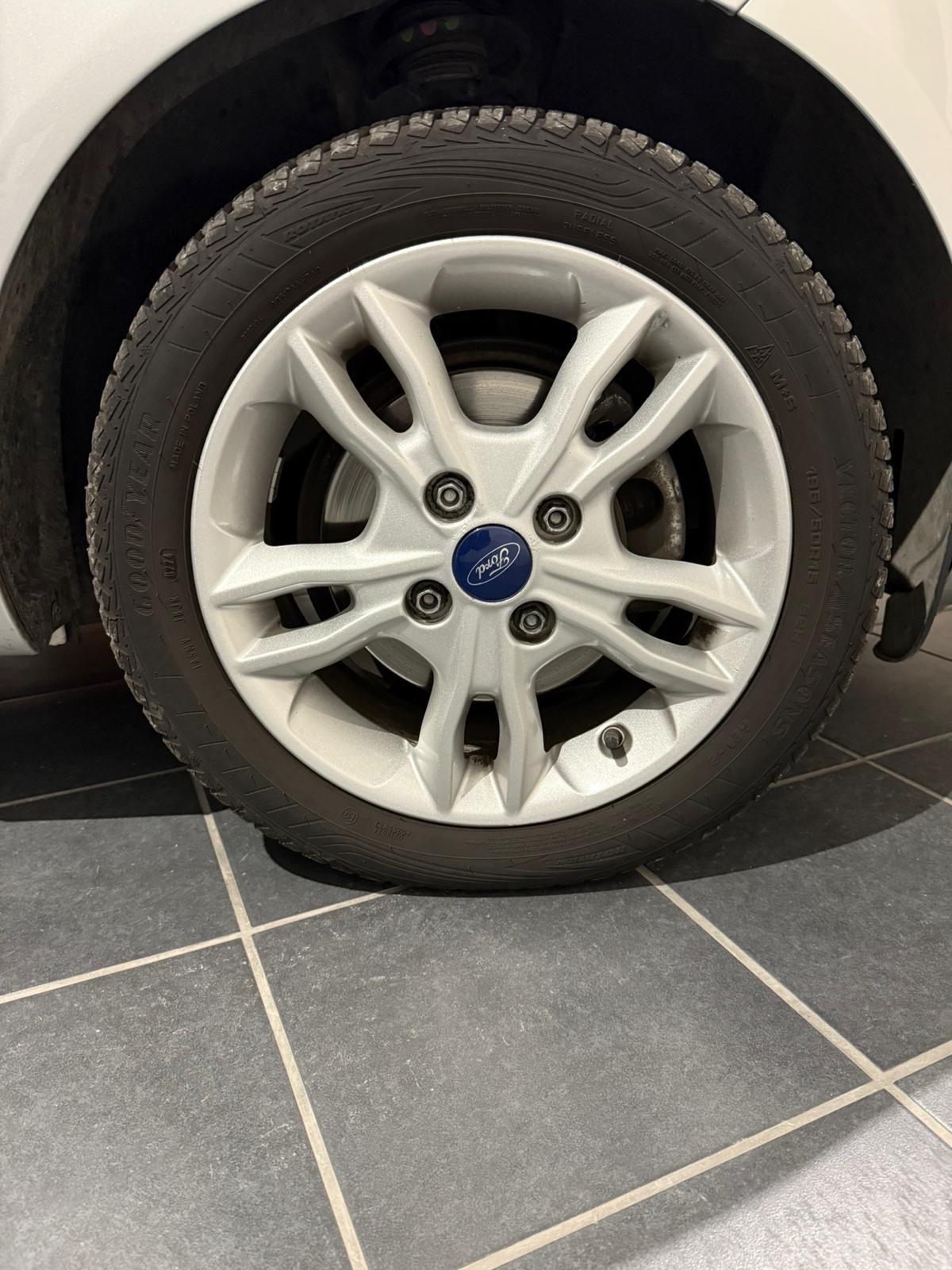 Ford Fiesta 1.5 TDCi -NEOPATENTATI-GARANZIA