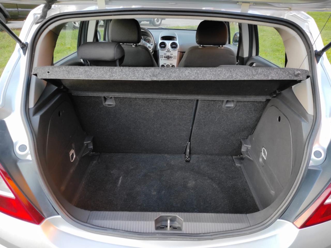 Opel Corsa 1.2 5 porte Cosmo