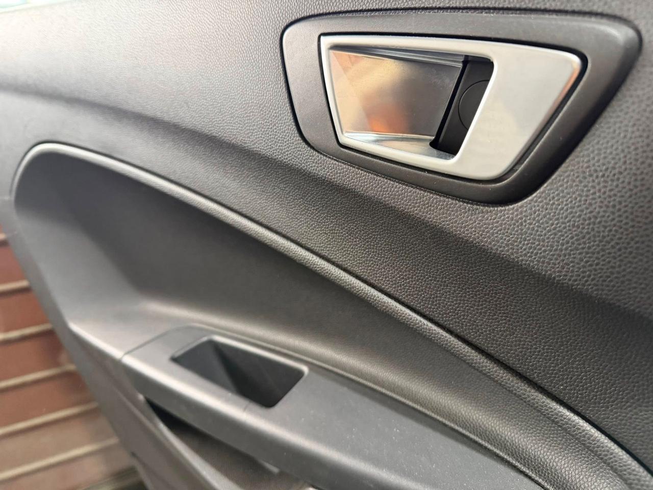 Ford Fiesta 1.5 TDCi 75CV 5 porte Black & White Edition