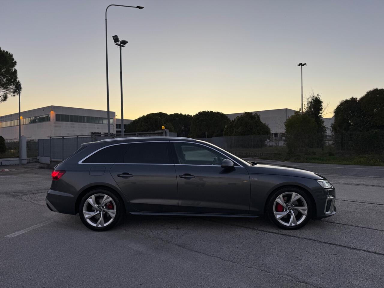 Audi A4 Avant 40 TDI quattro S tronic line edition
