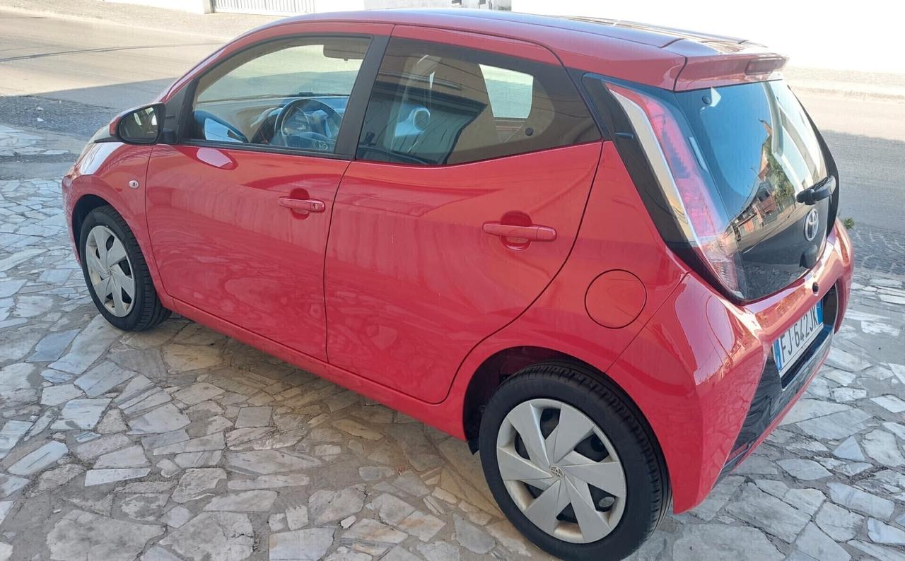 Toyota Aygo 1.0 VVT-i 69 CV 5 porte x-business 2017