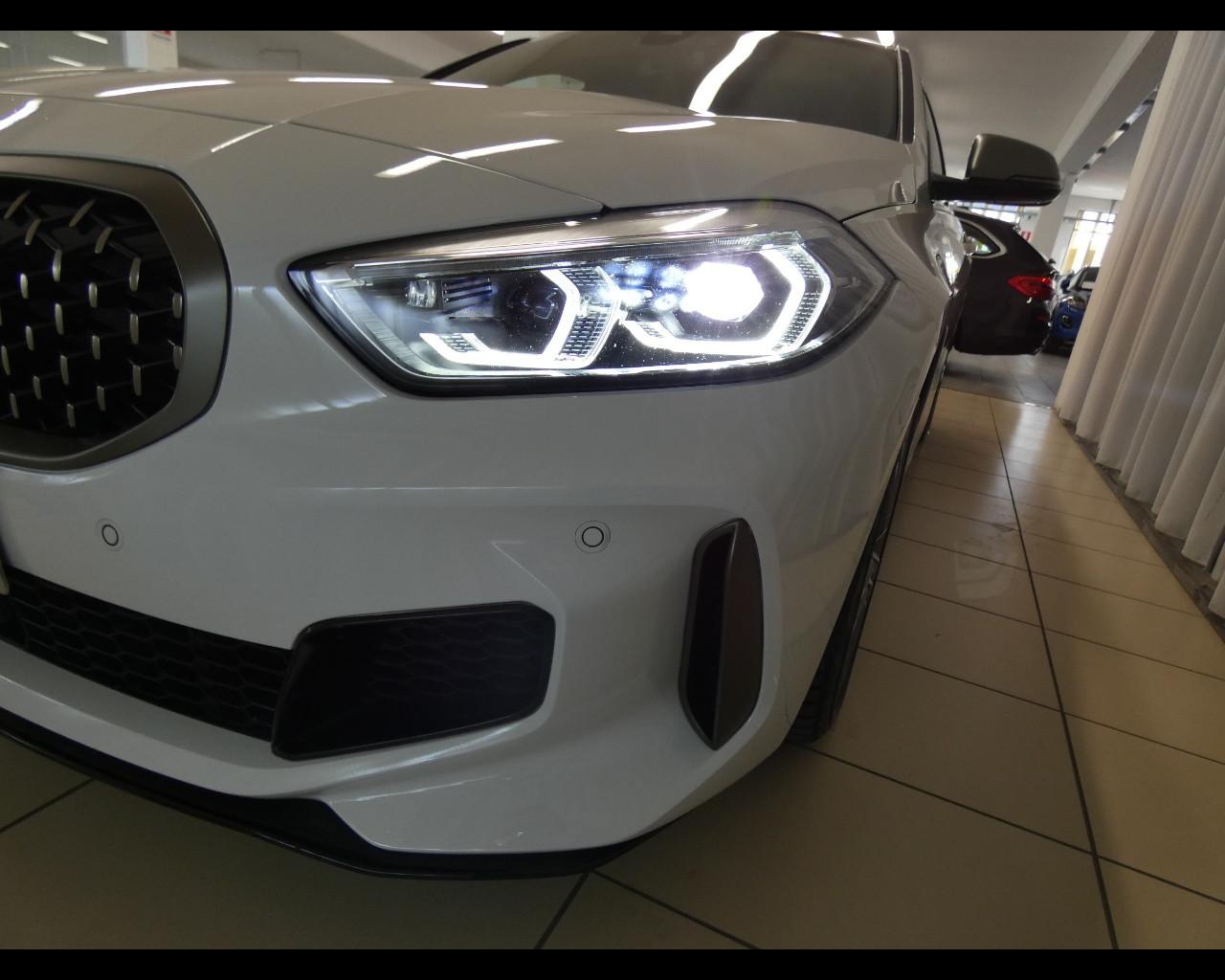 BMW Serie 1 (F40) - M 135i xDrive