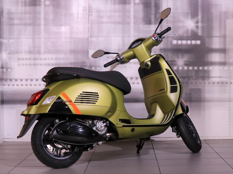 Piaggio Vespa GTS 300 Supersport HPE