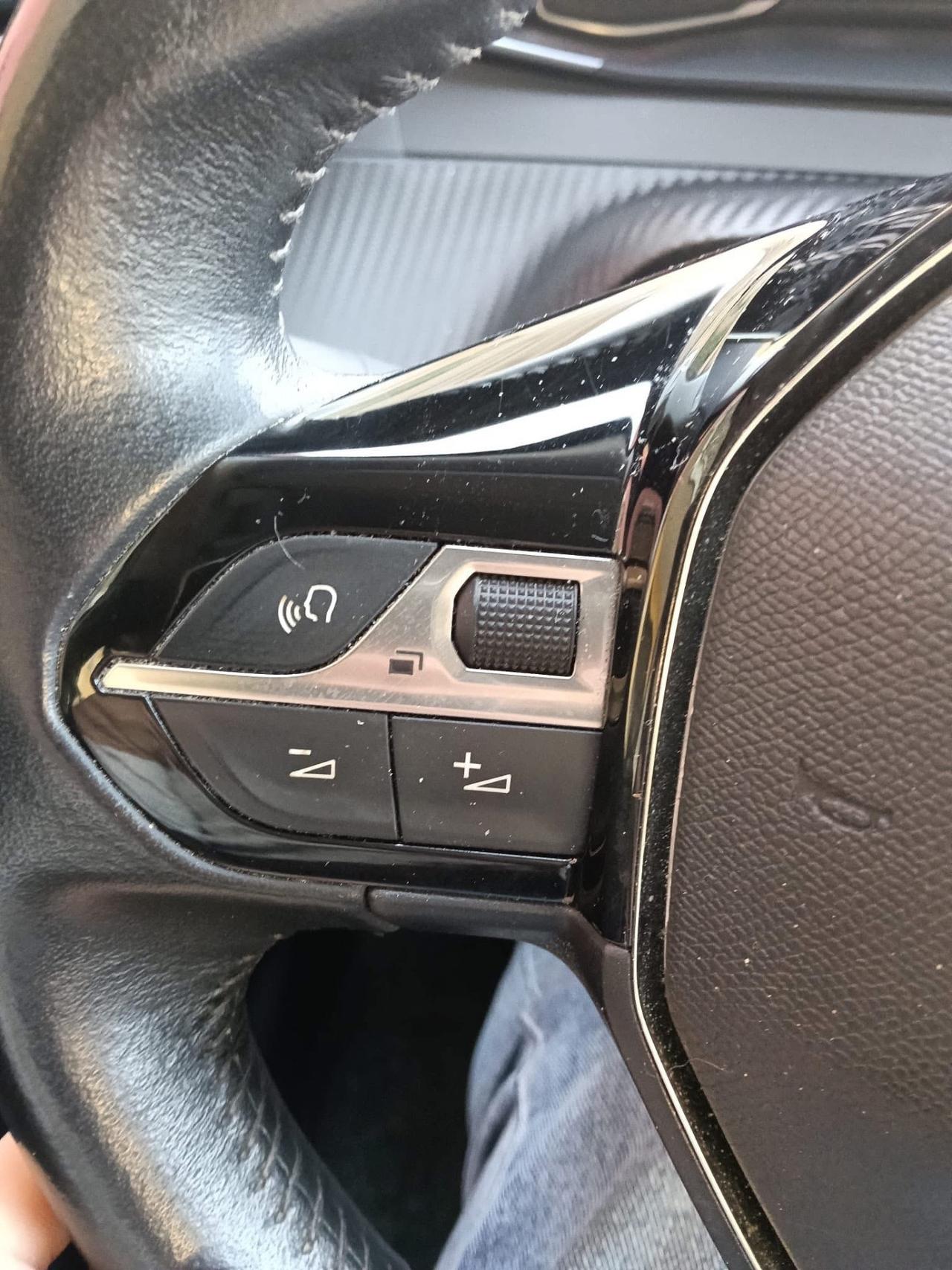 Peugeot 2008 BlueHDi 110 S&S Allure Pack