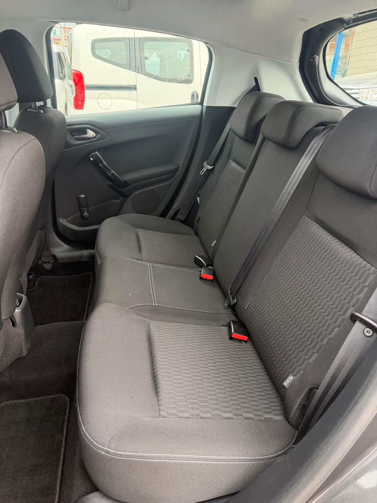 Peugeot 208 PureTech 82 5 porte Allure