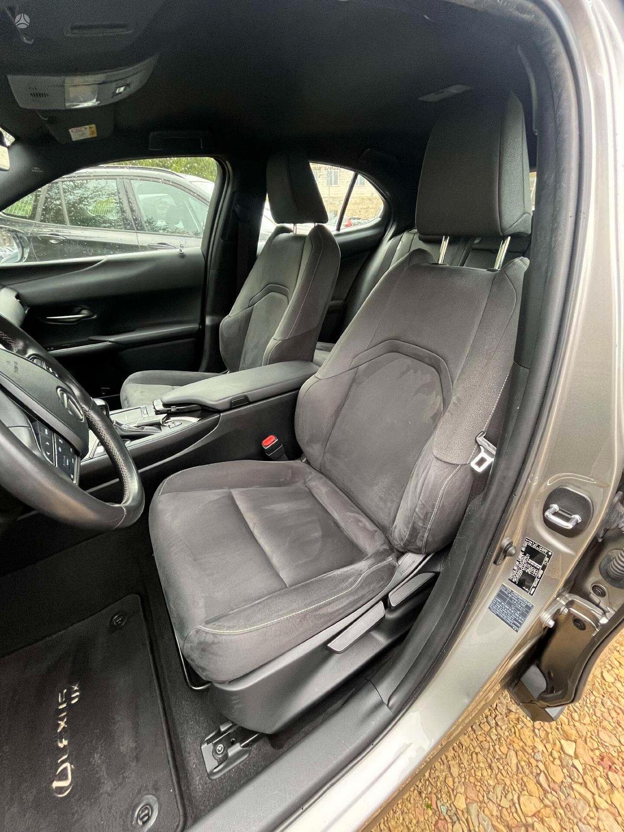 Lexus UX Hybrid Business