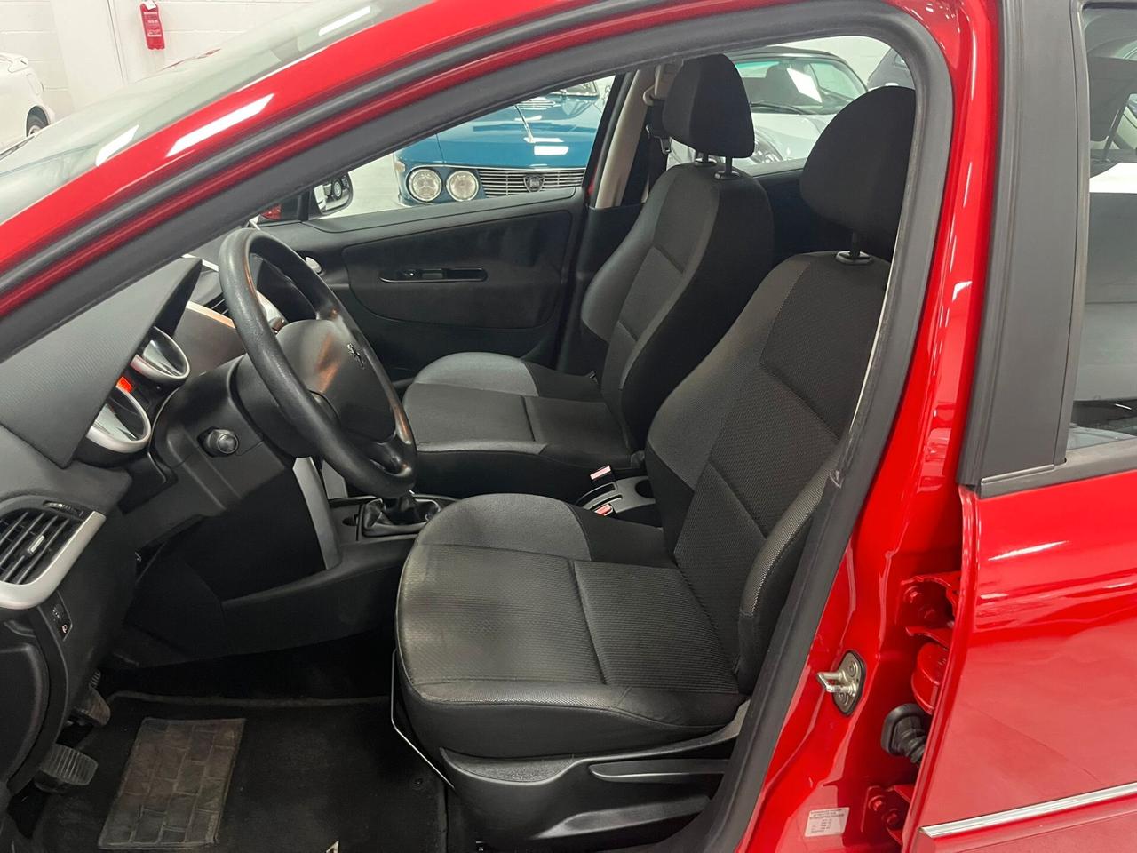 Peugeot 207 5p 1.4 8v 75cv