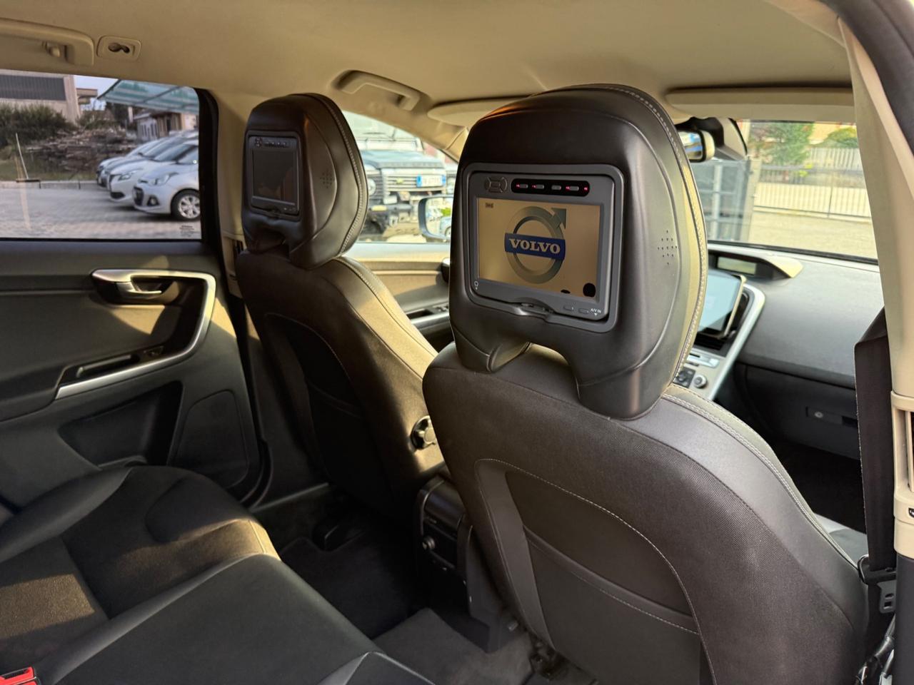 Volvo XC 60 D5 AWD Geartronic Momentum