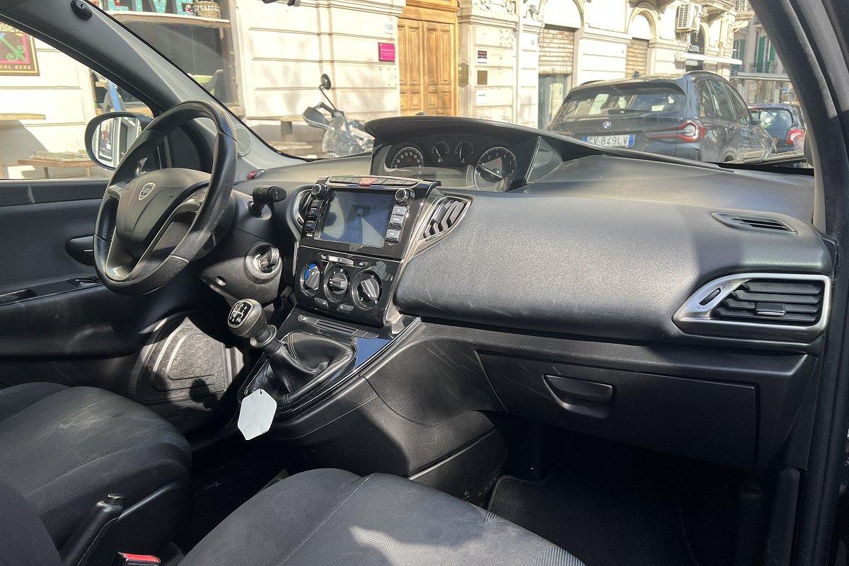 LANCIA Ypsilon 1.2 69 CV 5 porte Silver