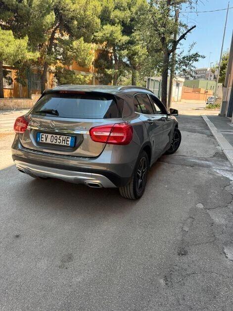 Mercedes-Benz GLA 200d Aut. *FULL OPT.* da VETRINA