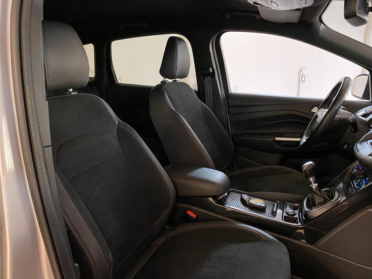 Ford Kuga 1.5 TDCI 120 CV 2WD ST-Line