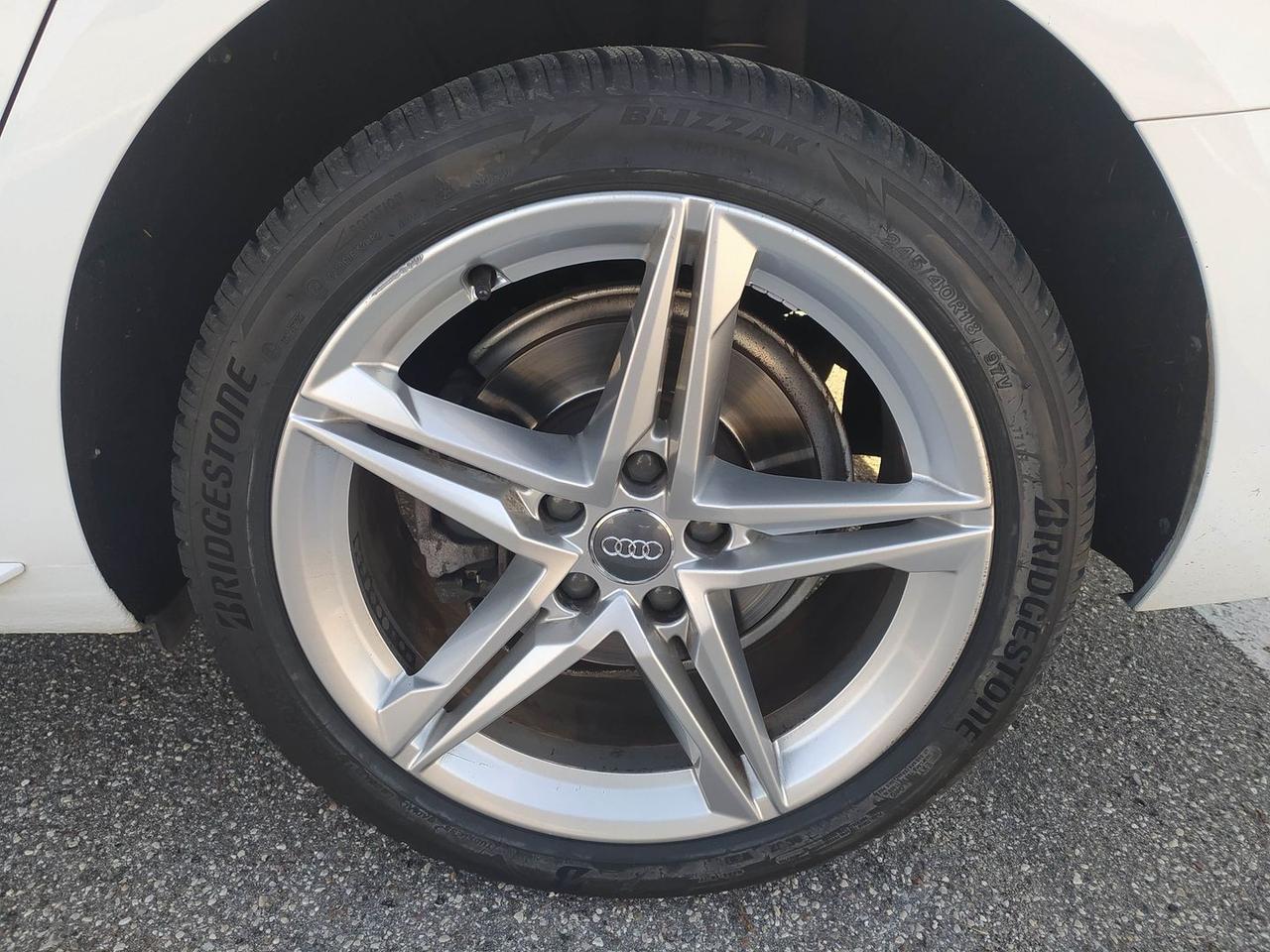 Audi A4 Business Advanced 2.0 35 TDI MHEV #8151