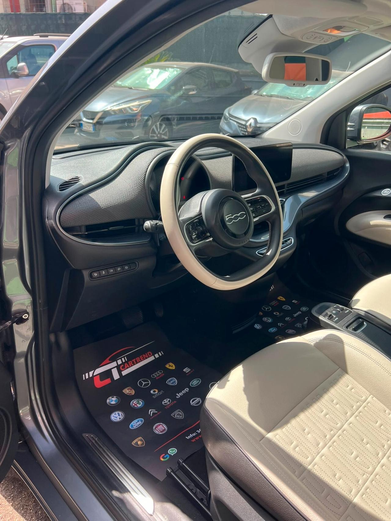 Fiat 500 500e Berlina 42 kWh La Prima
