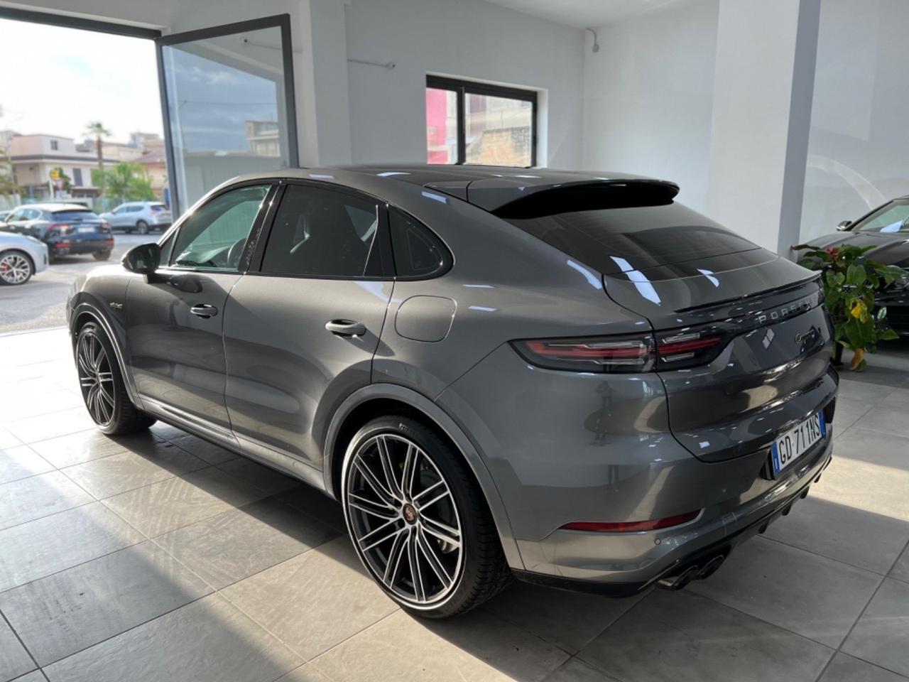 Porsche Cayenne Coupé 3.0 V6 E-Hybrid - anno 2022 - prezzo €89.900