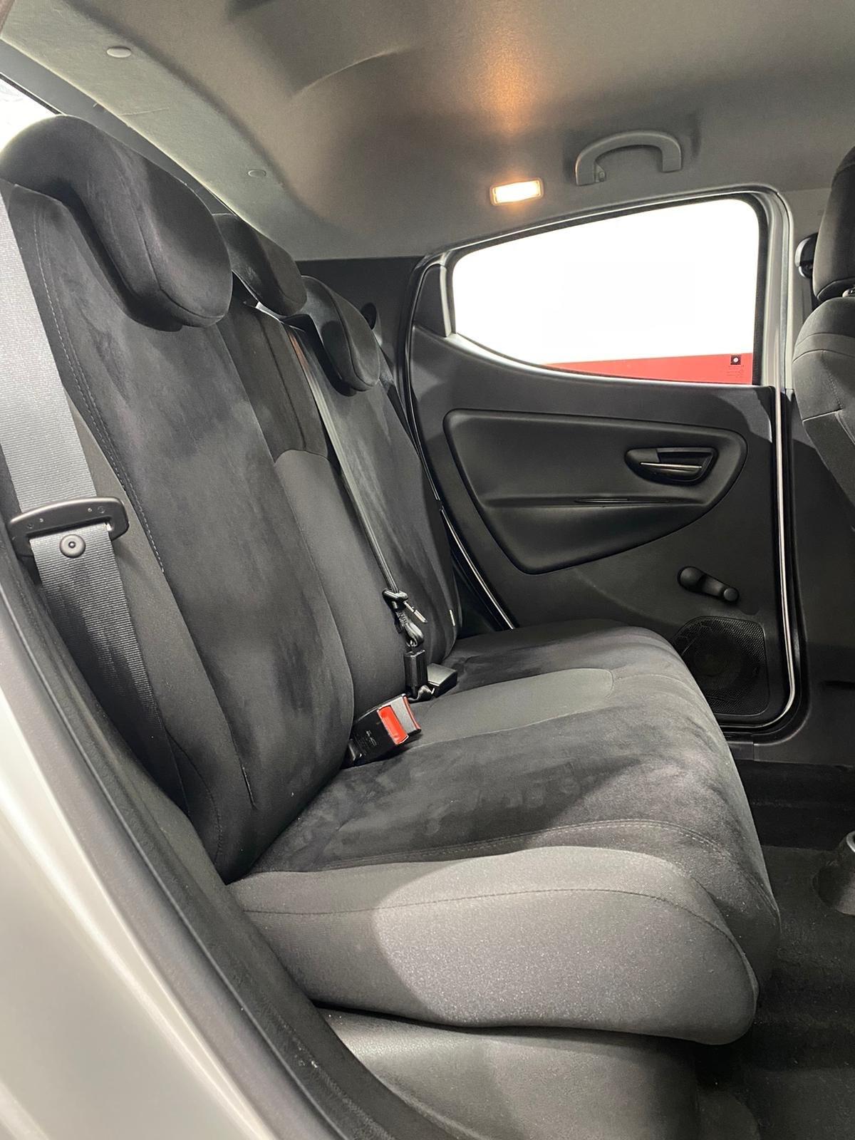 Lancia Ypsilon 1.2 69 CV *NEOPATENTATI*