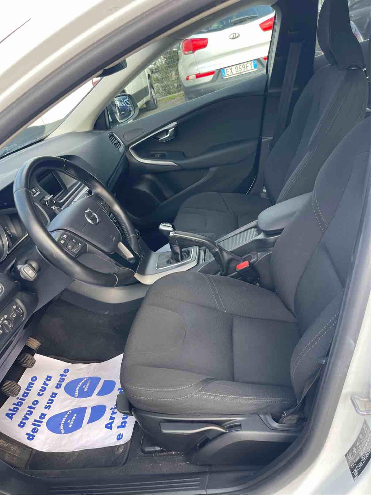 VOLVO V40 - D2 INSCRIPTION