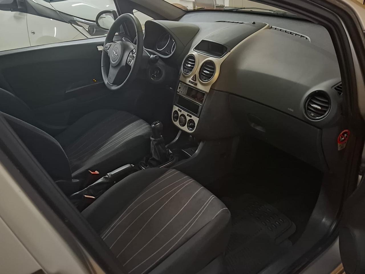 Opel Corsa 1.2 5 porte Cosmo