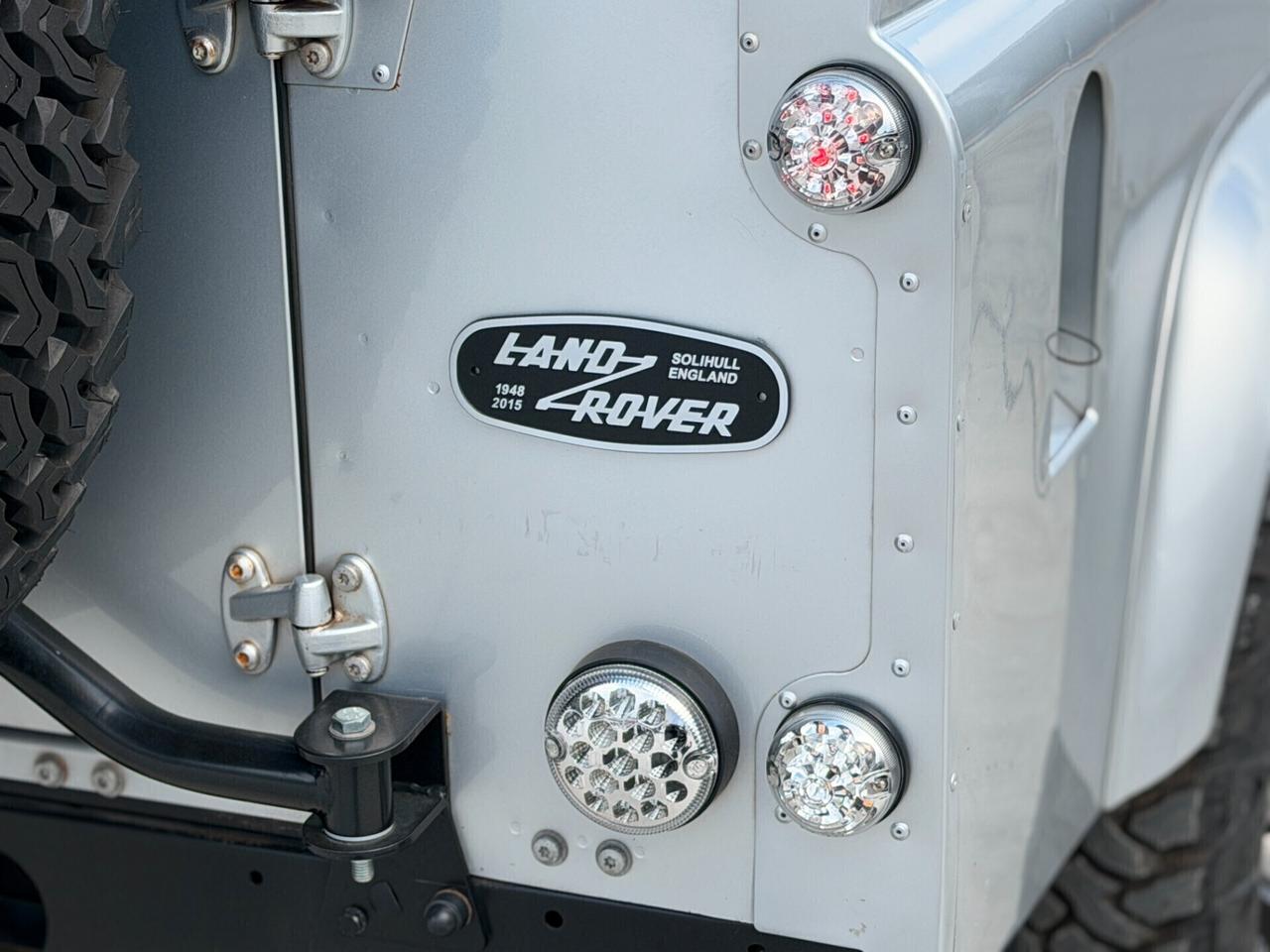 Land Rover Defender 110 2.2 TD4 SE 122 CV SW 7 POSTI AUTOCARRO IVA ESPOSTA