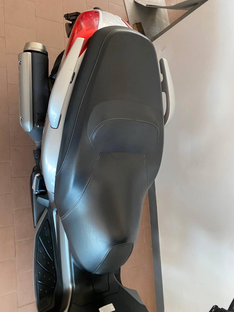 Yamaha X-Max 250