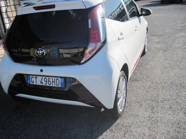 Toyota Aygo 1.0 VVT-i 69 CV 5 porte x-business MMT