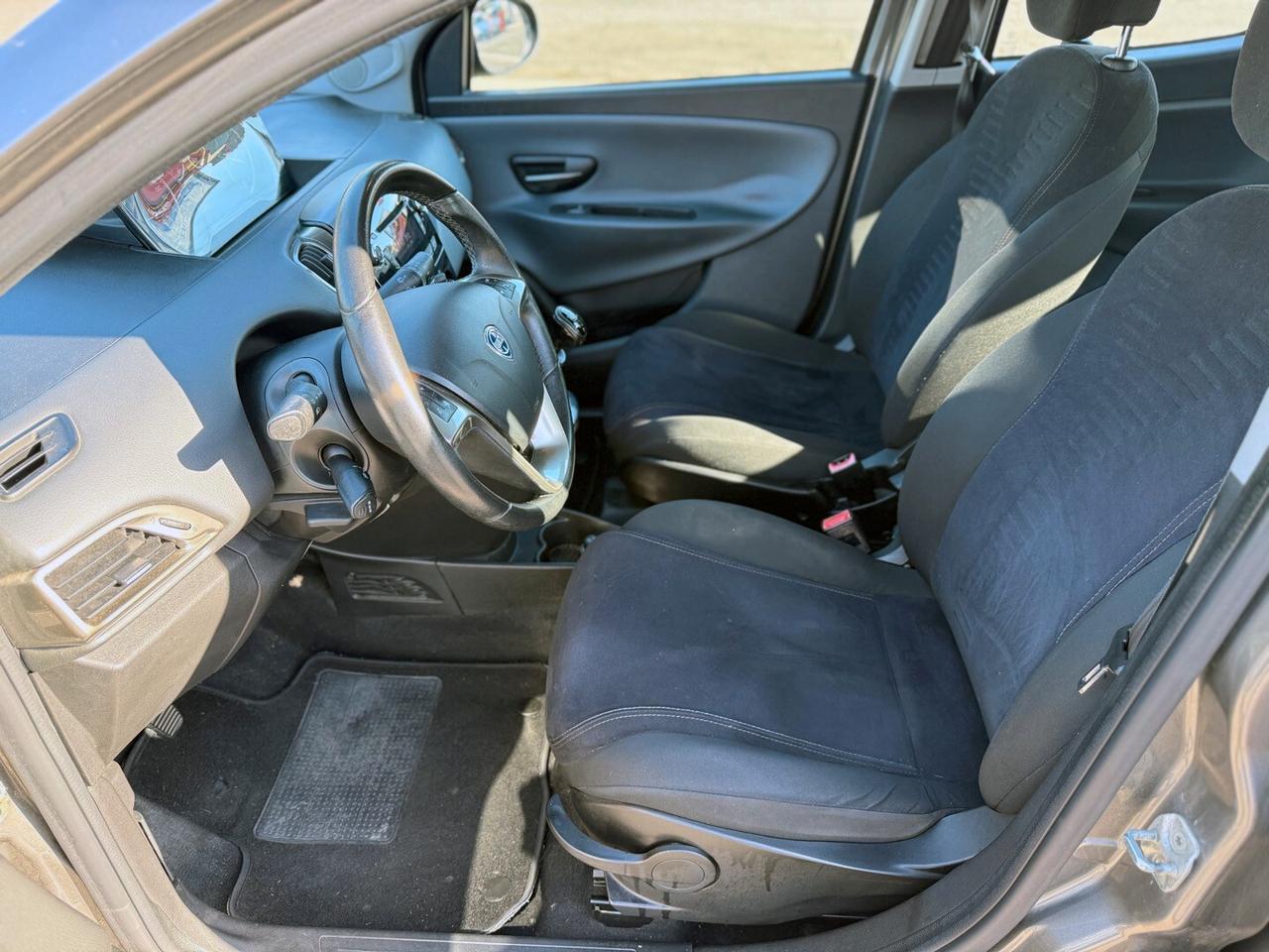 Lancia Ypsilon 1.2 benz. 69 CV 5 porte S&S Gold E6b *UNIPRO* - 2014 GARANZIA RATE PERMUTE