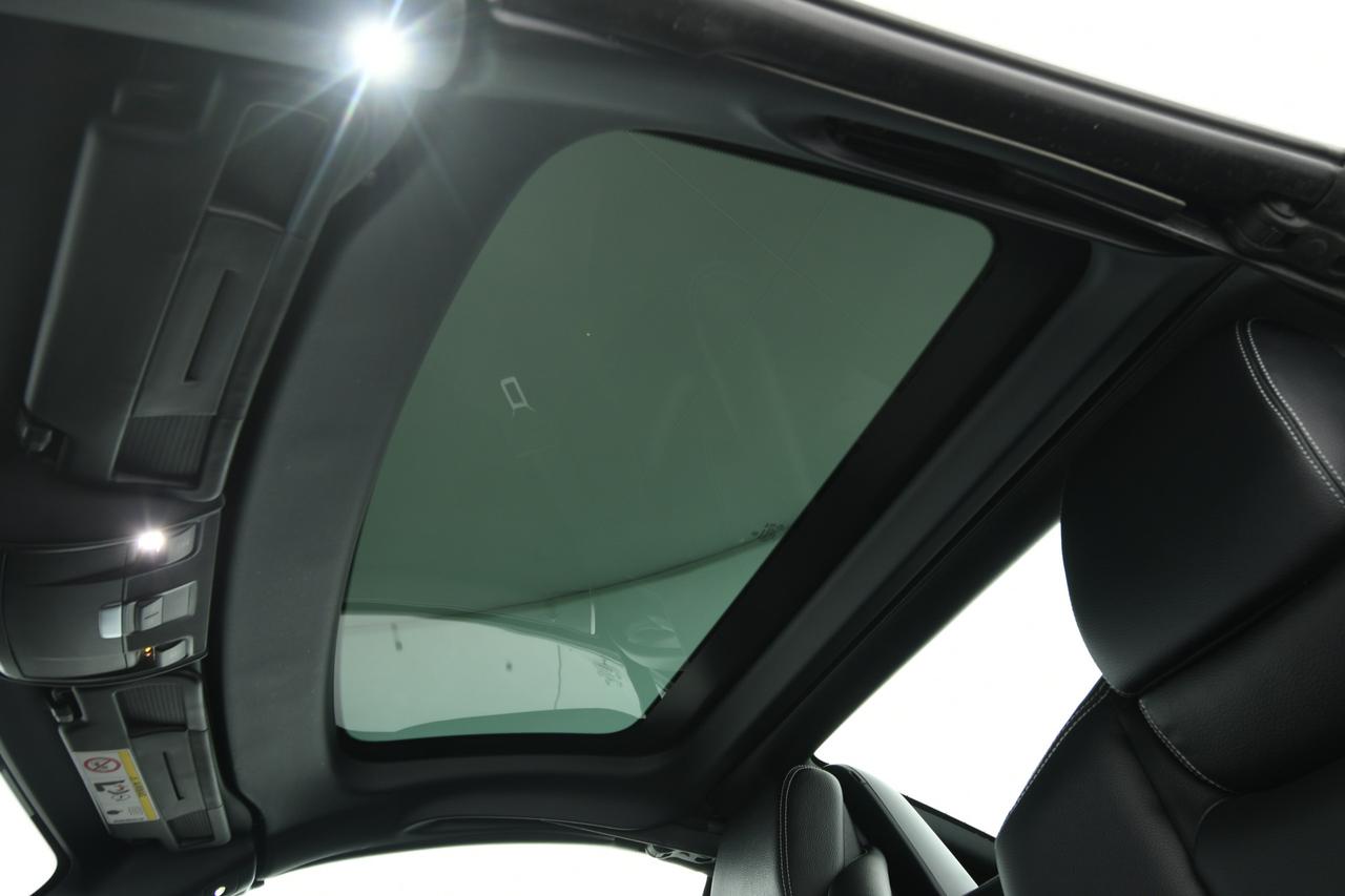 Mercedes-Benz SLC 200 Sport auto CAMERA+LED+C17"