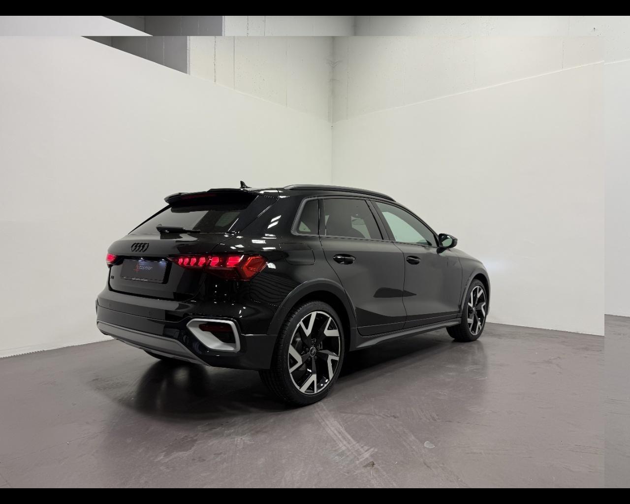 AUDI A3 ALLSTREET 35 TFSI S-TRONIC IDENTITY CONTRAST