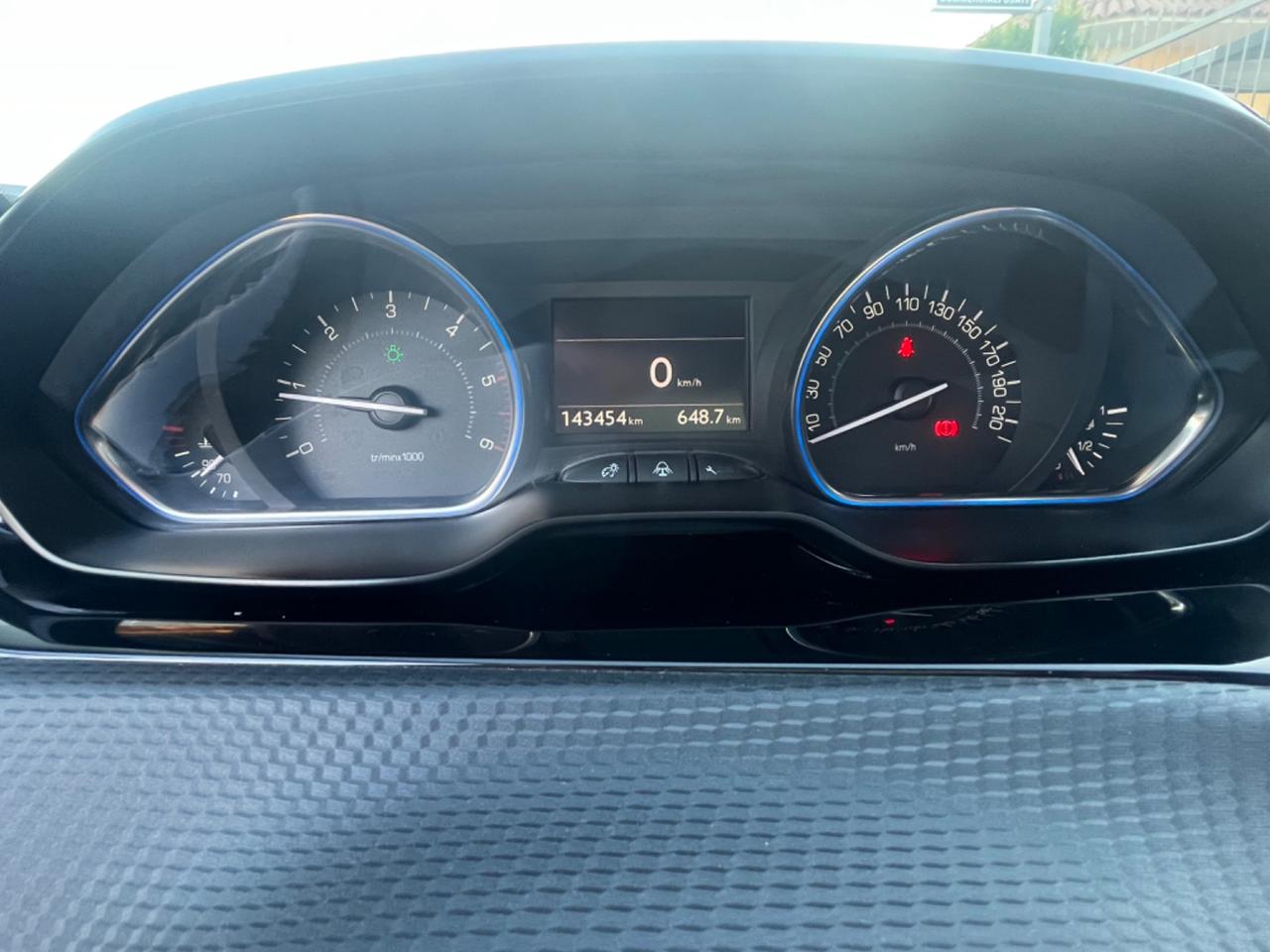 Peugeot 2008 BlueHDi 100 Allure Unipro 2015