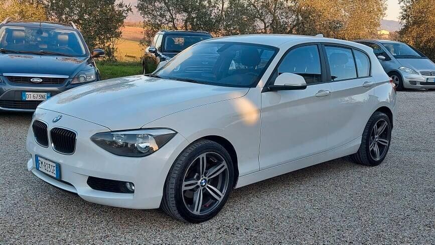 Bmw 118d 5p. Unique