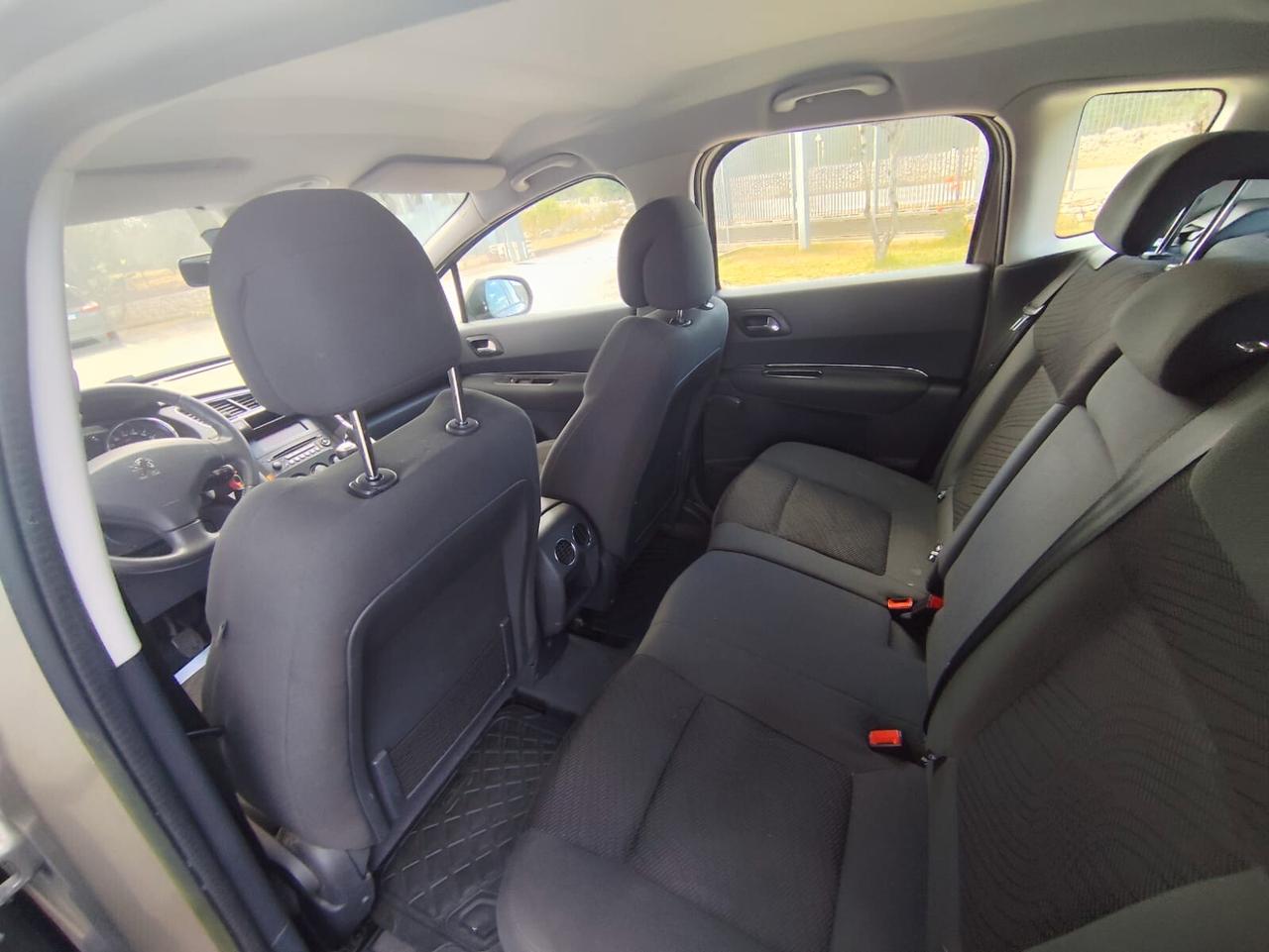 Peugeot 3008 1.6 HDi 115CV Access