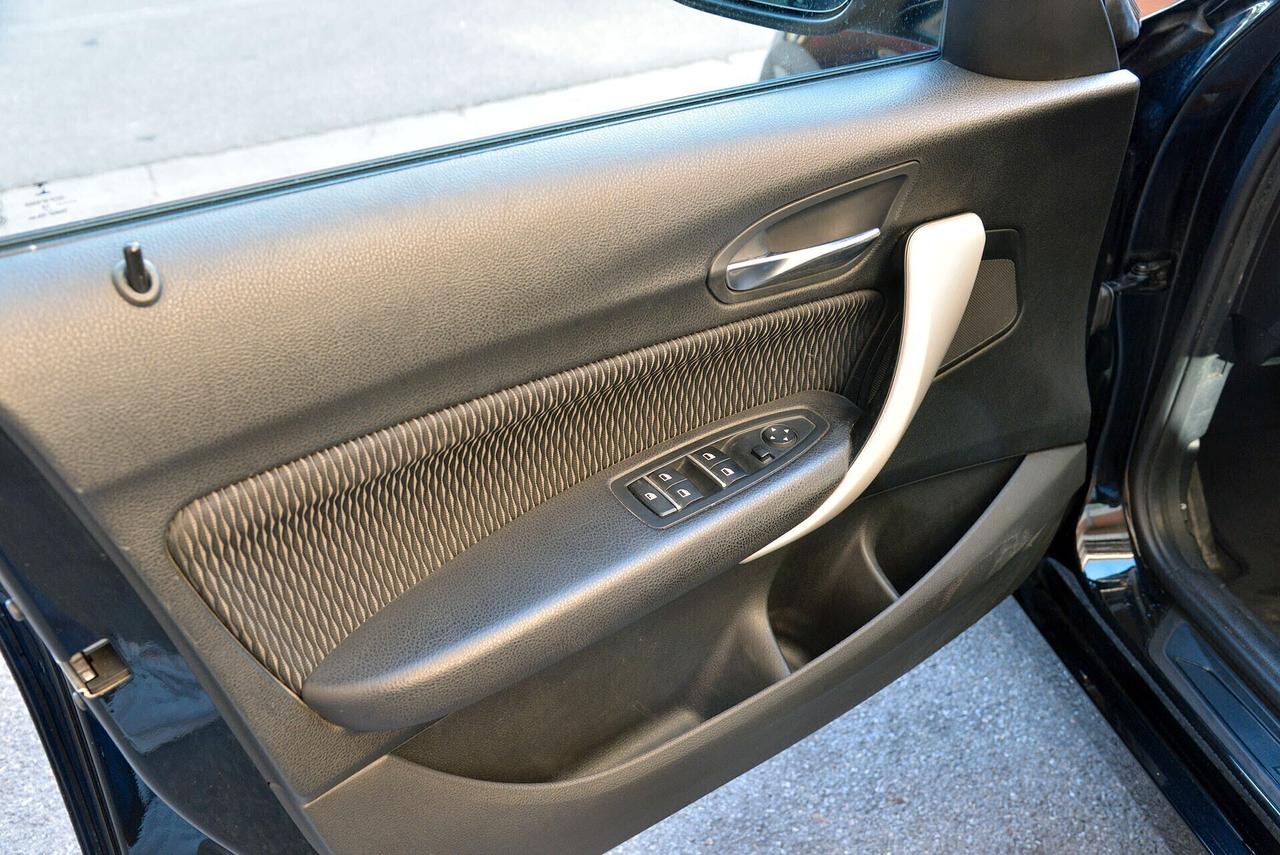 Bmw 118 i 5p. Advantage Steptronic Traz. Posteriore