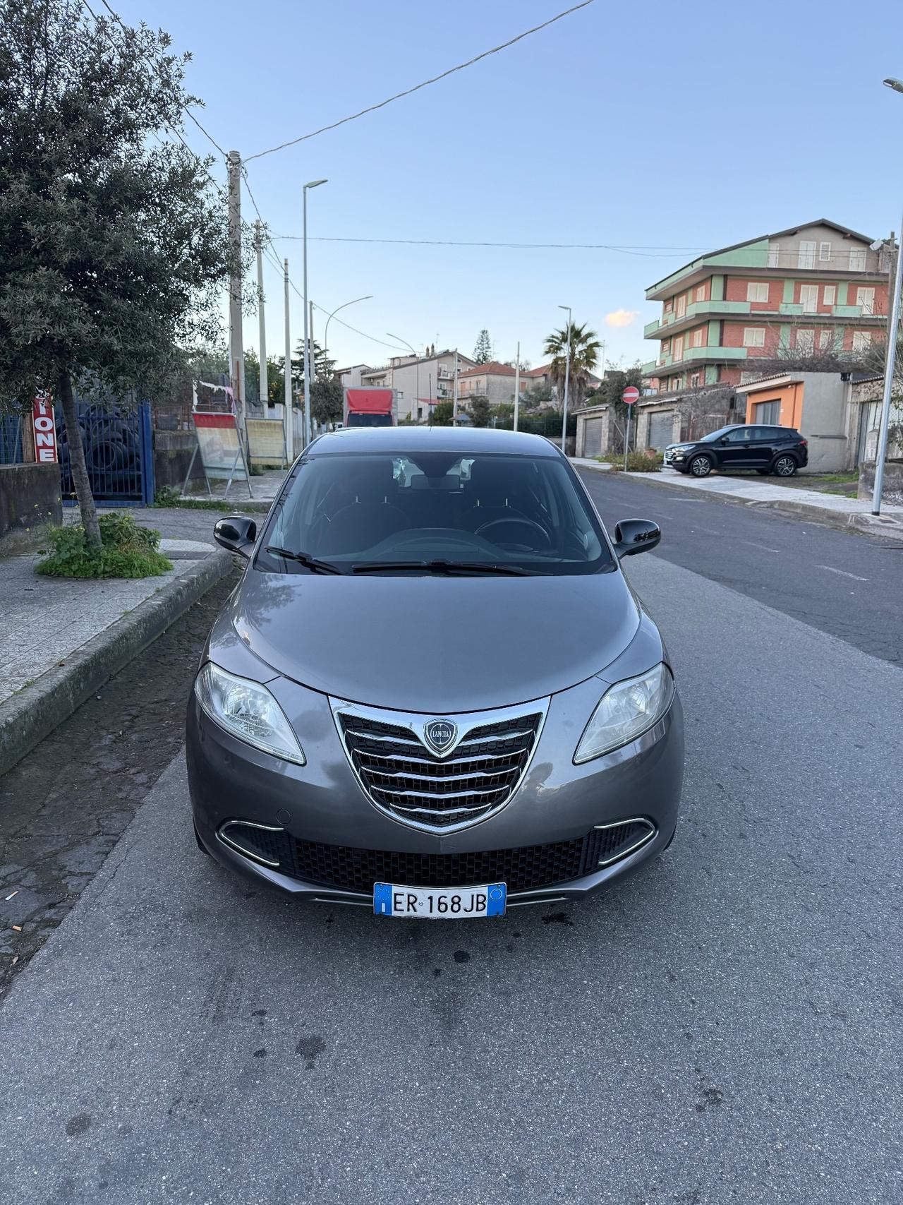 Lancia Ypsilon 1.2 69 CV 5 porte GPL Ecochic Platinum