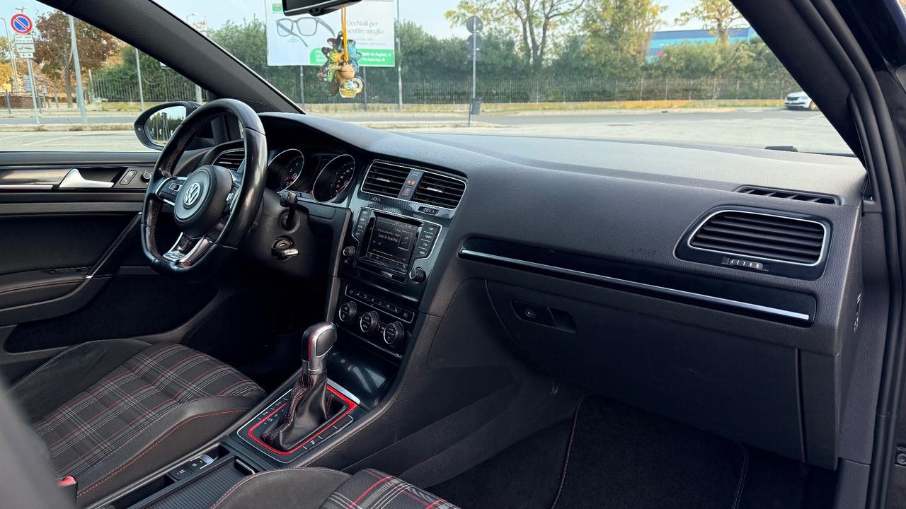 Volkswagen Golf 7 GTI 2.0 DSG