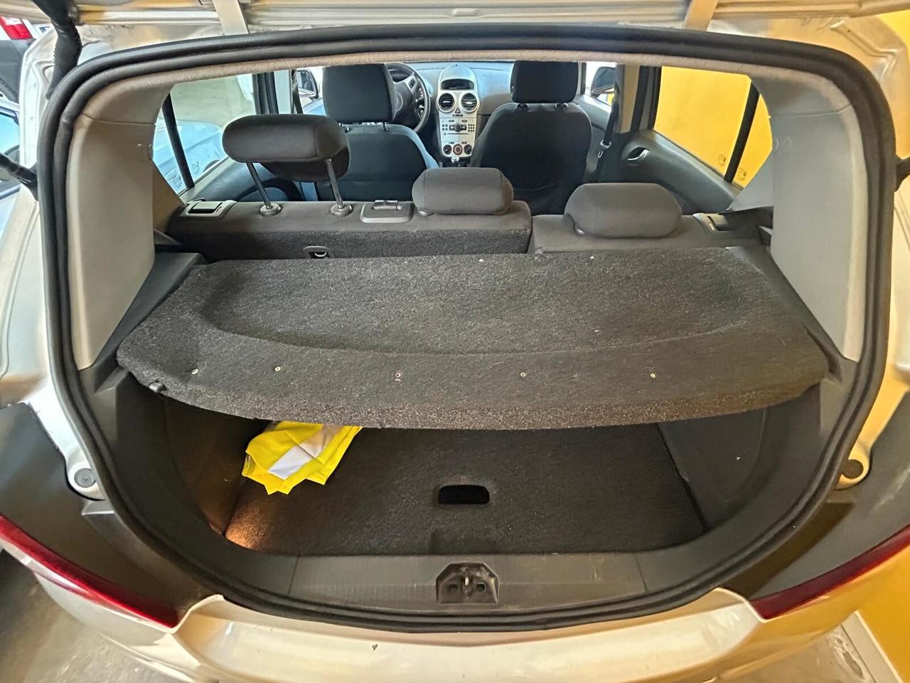 Opel Corsa 1.2 5P Cosmo