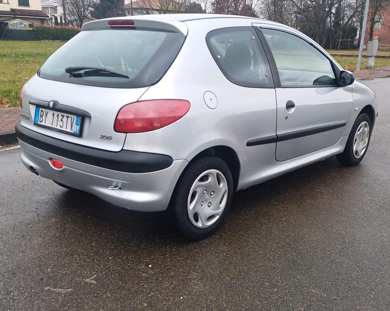 Peugeot 206 1.1 3p. XT