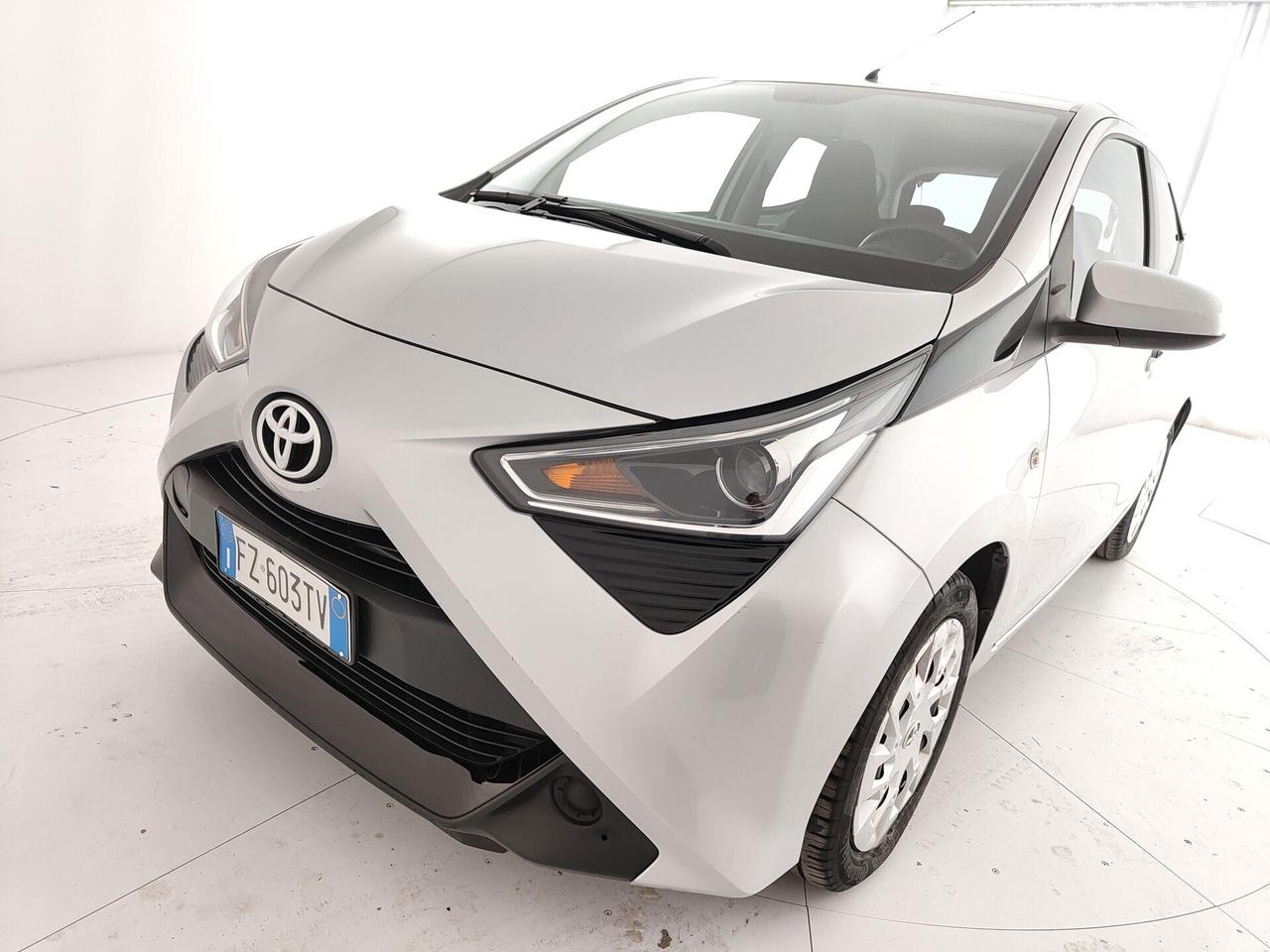Toyota Aygo 1.0 VVT-i 69 CV 5 porte x-business