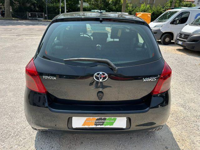 TOYOTA Yaris Ok neo pat. 1.0 5 porte Sol