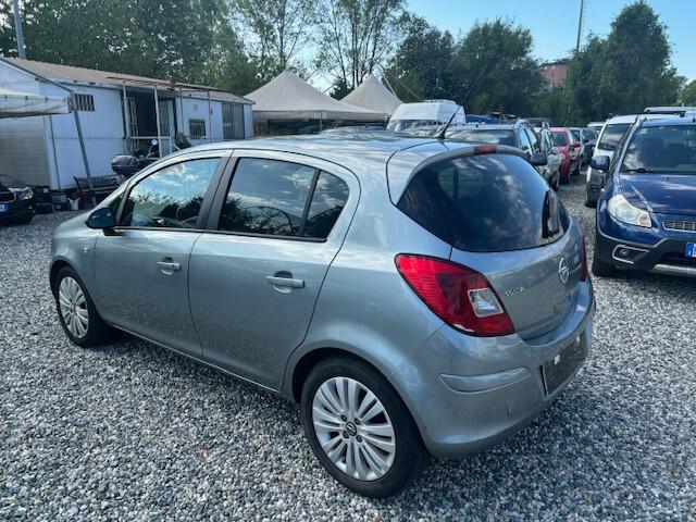 Opel Corsa 1.2 5 porte Cosmo
