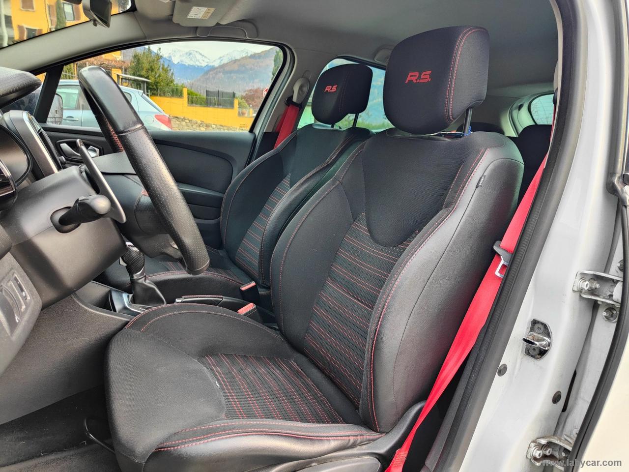 RENAULT Clio TCe 220 EDC R.S. TROPHY Akrapovic + MAXTON