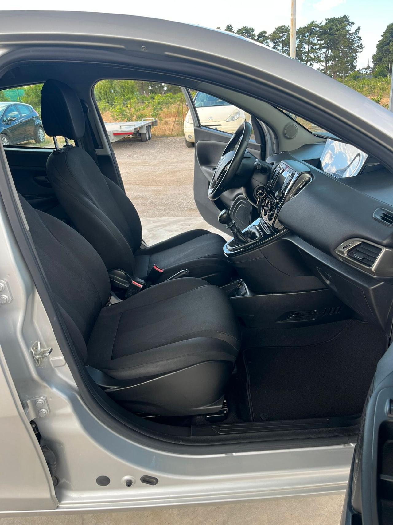 Lancia Ypsilon 1.2 69 CV 5 porte S&S Platinum