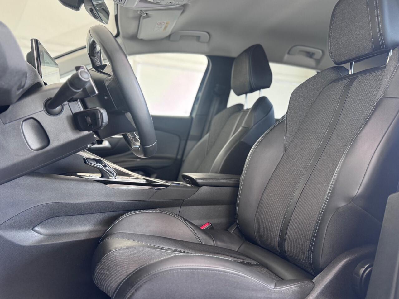 Peugeot 3008 Hybrid 225 e-EAT8 Allure Pack
