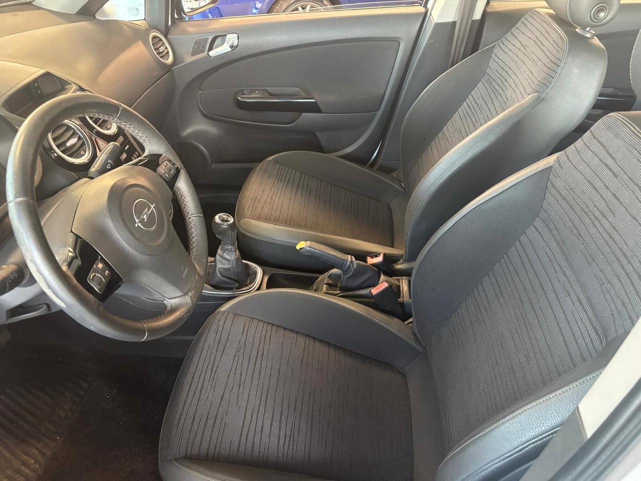 OPEL CORSA ANNO 2014BZ GPL ADATTA NEOPATENTATI KM 200 MILA