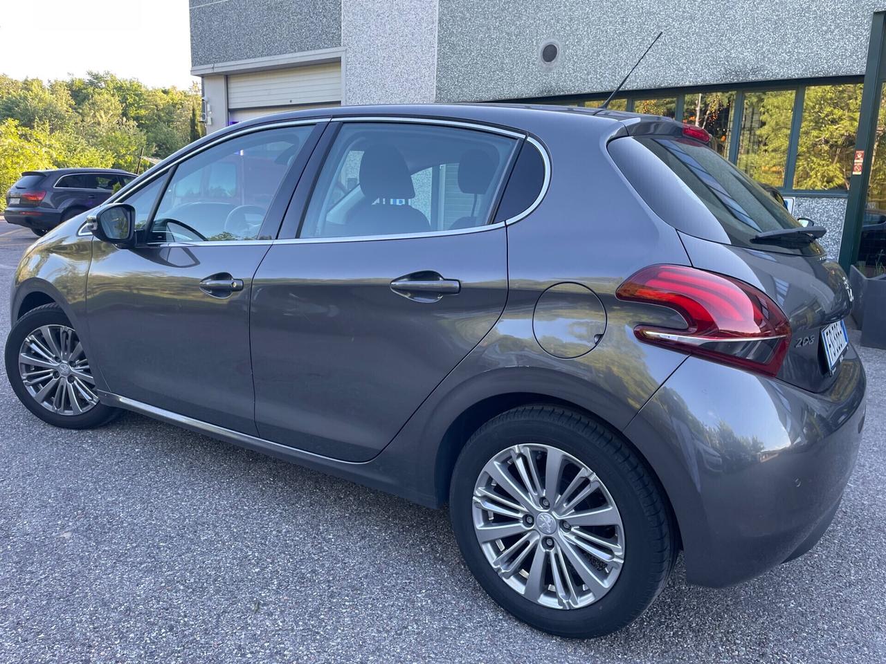 Peugeot 208 PureTech 82 5 porte Allure*solo 40000km*NAVI*NEOPATENTATI