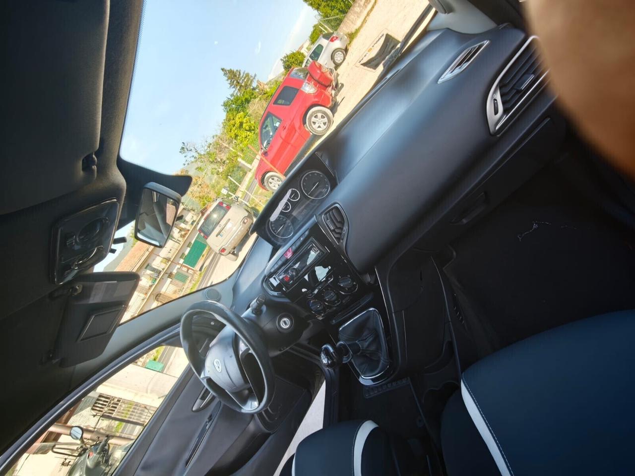 Lancia Ypsilon 1.2 69 CV 5 porte Gold garantita