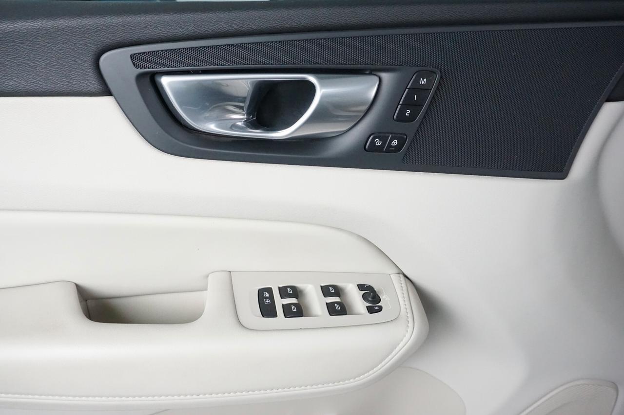 Volvo XC 60 B4 (d) auto AWD autocarro Ultimate Dark