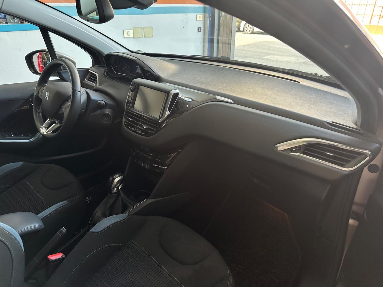 Peugeot 208 1.2 VTi 82 CV 5 porte Allure - Navy Clima Autonavigli