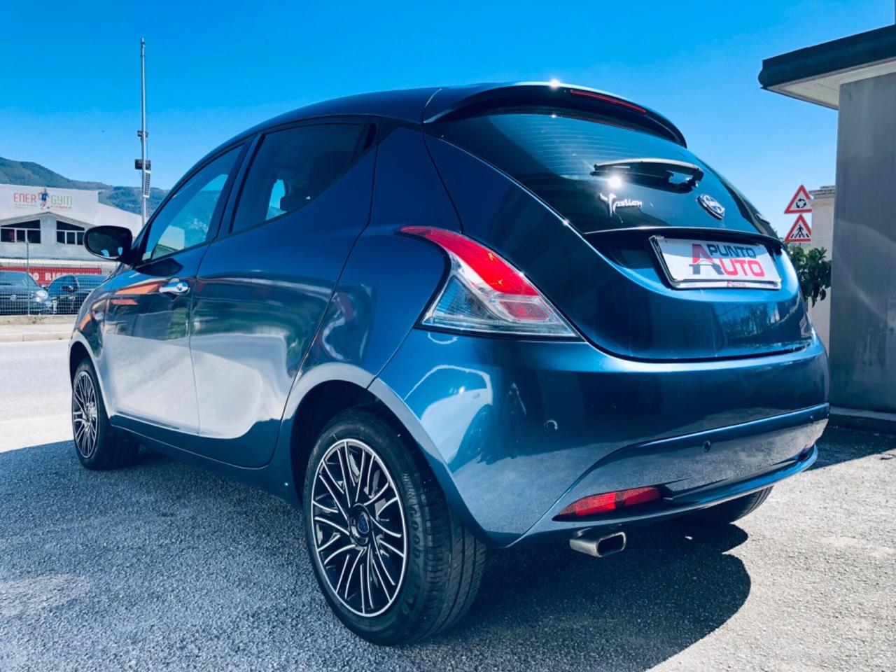 Lancia Ypsilon 1.0 5 porte S&S Hybrid Gold CARPLAY