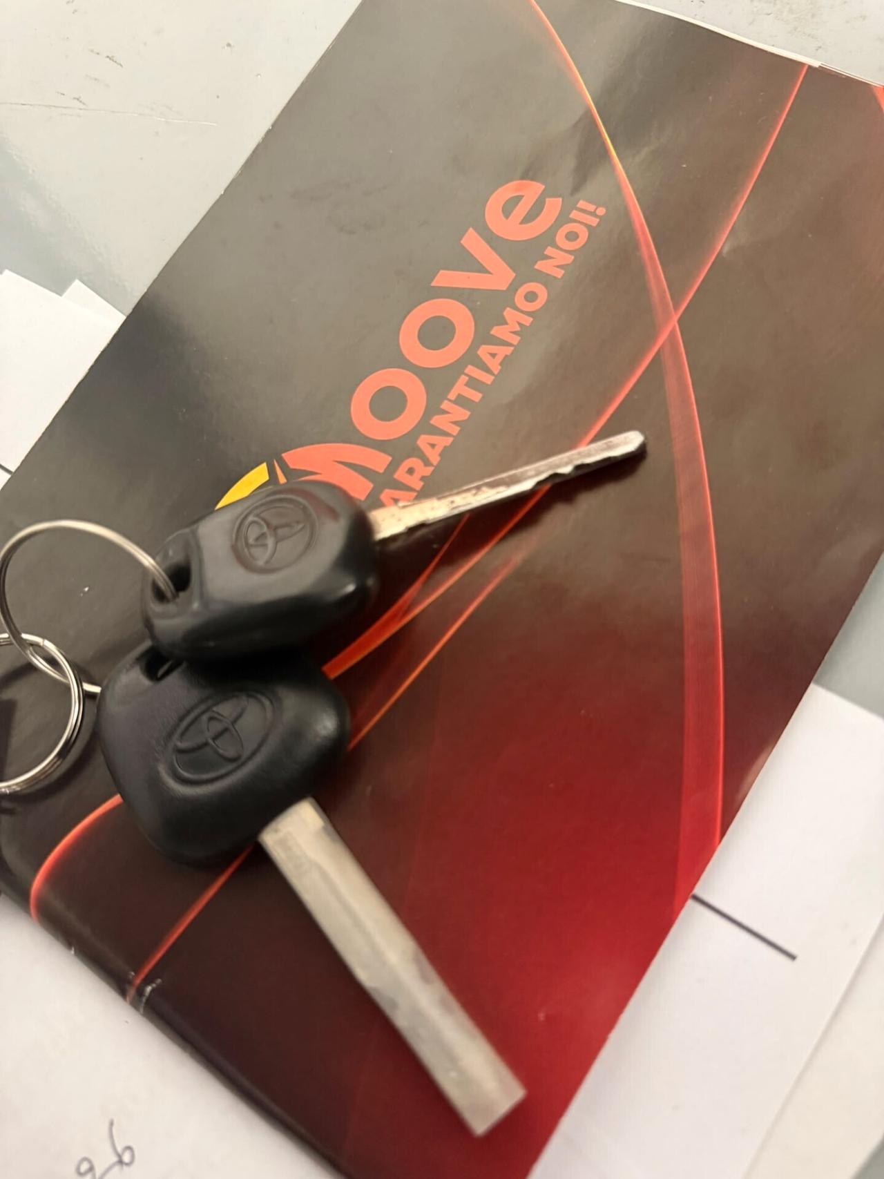 TOYOTA YARIS 1.0 BENZINA GOMMATA NUOVA